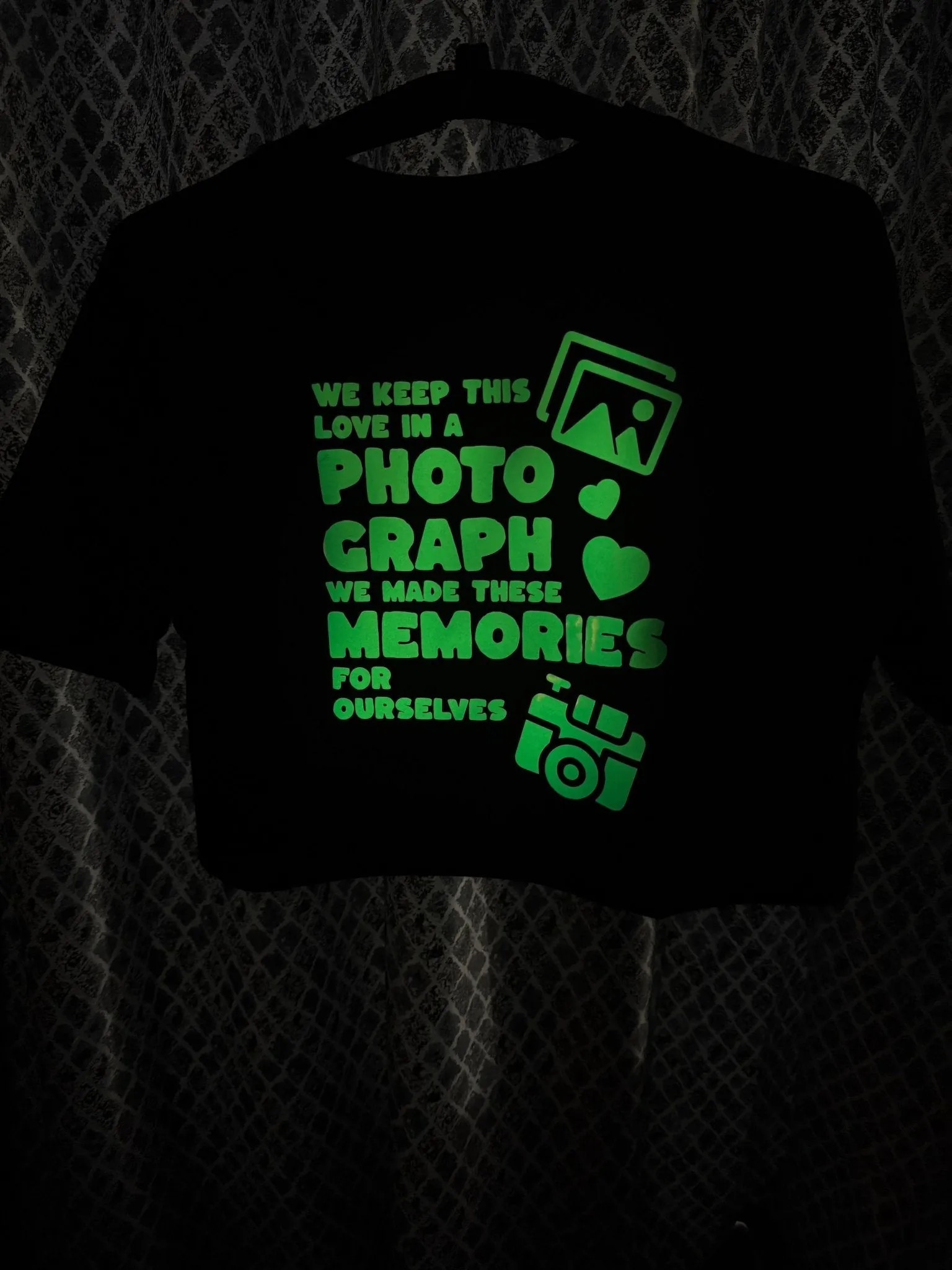 ['Ed Sheeran Glow-in-Dark Premium Crop Top - Exclusive Concert Merchandise by YORD (T-Shirts) - photo 1 of 4', 'Ed Sheeran Glow-in-Dark Premium Crop Top - Exclusive Concert Merchandise by YORD (T-Shirts) - photo 2 of 4', 'Ed Sheeran Glow-in-Dark Premium Crop Top - Exclusive Concert Merchandise by YORD (T-Shirts) - photo 3 of 4', 'Ed Sheeran Glow-in-Dark Premium Crop Top - Exclusive Concert Merchandise by YORD (T-Shirts) - photo 4 of 4']