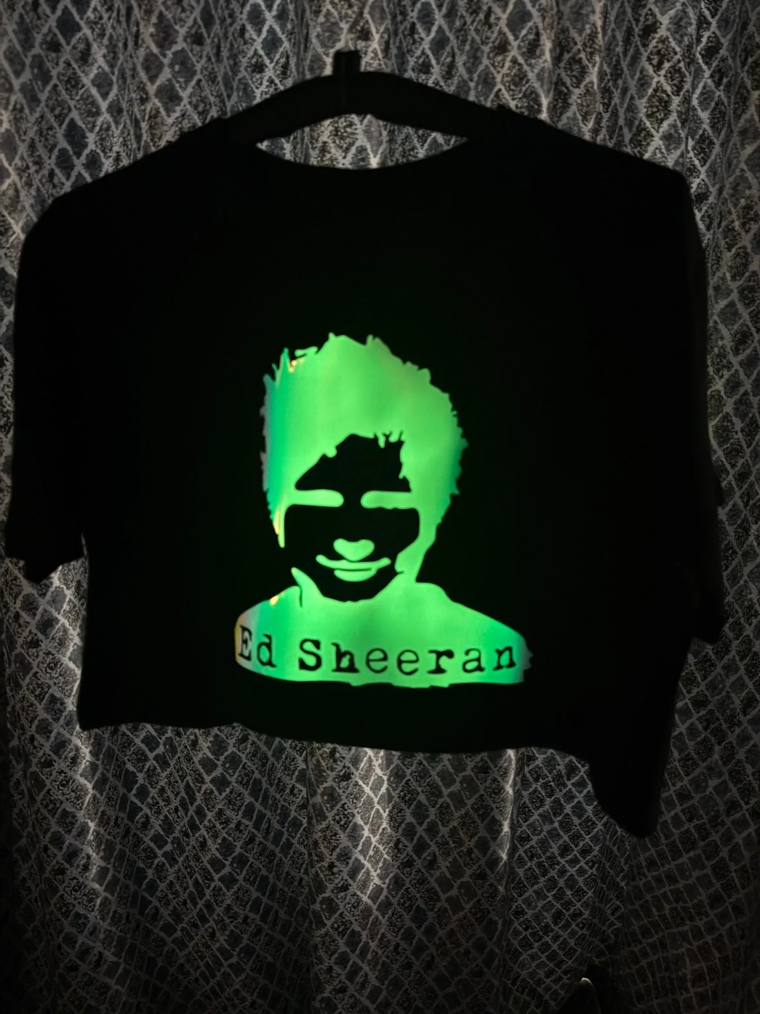 ['Ed Sheeran Glow-in-Dark Premium Crop Top - Exclusive Concert Merchandise by YORD (T-Shirts) - photo 1 of 4', 'Ed Sheeran Glow-in-Dark Premium Crop Top - Exclusive Concert Merchandise by YORD (T-Shirts) - photo 2 of 4', 'Ed Sheeran Glow-in-Dark Premium Crop Top - Exclusive Concert Merchandise by YORD (T-Shirts) - photo 3 of 4', 'Ed Sheeran Glow-in-Dark Premium Crop Top - Exclusive Concert Merchandise by YORD (T-Shirts) - photo 4 of 4']